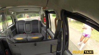 Fake Taxi - Gyönyörű világos szőke milf segget nyal