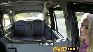 FakeTaxi - vékony kisasszony szexy csizmában