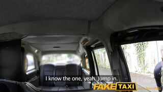 FakeTaxi - Világos Szőke nőci baszható a hátsó ülésen