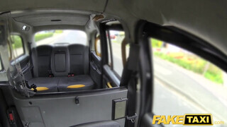 Fake Taxi - Hatalmas picsájú brazil milf popsiba kúrva