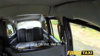 Fake Taxi - Valerie Fox anál pluggal a hátsó kapujában