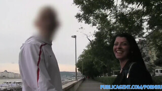 PublicAgent - Vivien Bell a gyönyörű kokeró csajszi