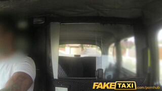 FakeTaxi - spriccelős puncijú prágai lány