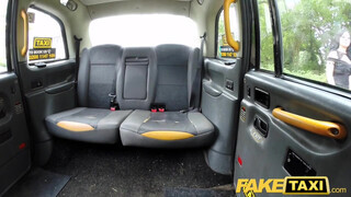 Fake Taxi - Csöcsös csajszi kúrel a hátsó ülésen