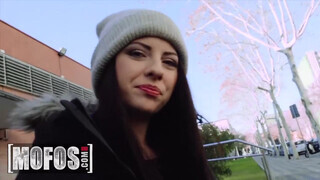 MOFOS – Rebecca Volpetti hatalmas farokkal megdöngetve