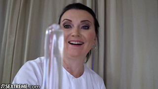 21Sextreme - Dagi anyuci és a fiatal tinicsaj
