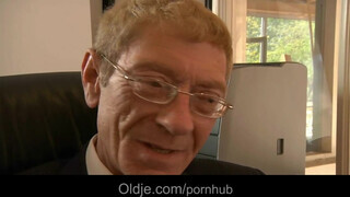 Idős pénisz és a fiatal titkárnője
