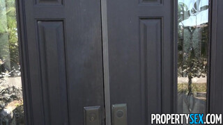PropertySex - Evelin Stone a baszható ingatlanos