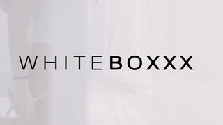 WHITEBOXXX - egyszerűen rám mászott ez a bomba spiné