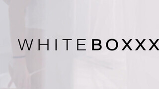 WHITEBOXXX - cuki vörös kiscsaj beleül a méretes faszba