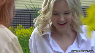 X-Sensual - Escaped Bride és Nansy Small imádják a hármast