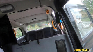 Fake Taxi - Cuki csajszi kefélni akar a taxiban