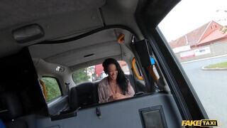 Fake Taxi - Asia Vargas a hátsó ülésen szexel