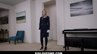 Allie Nicole a izgató szöszi