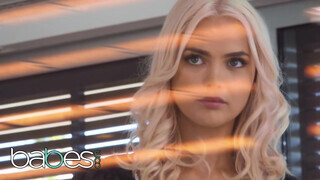 Babes - Lika Star beleül a farokba