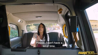Fake Taxi - Megan Fiore a bombázó hatalmas tőgyes spiné