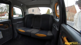 Fake Taxi - Vile Vixen jól cidázza a pélót
