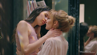 WOWGIRLS - Evelin Elle és Kelly Collins oboázzák egymást