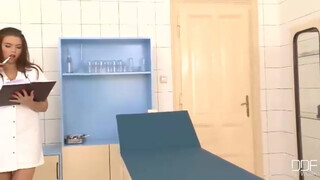 Csöcsös nővérke popsiba kefélve
