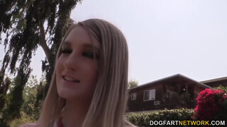 Summer Carter a cuki világos szőke bige
