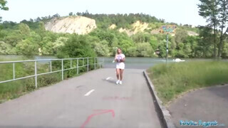 Public Agent - Hatalmas cickós formás seggű kisasszony