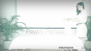 PrivateBlack - Julia Rocka a bombázó masszőr nőci