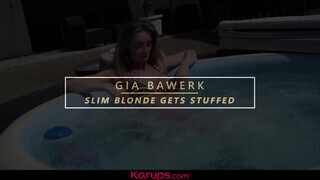 Karups - Gia Bawerk a dögös világos szőke milf