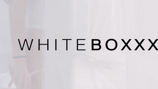 WHITEBOXXX - Tini nőci játszik a puncijával