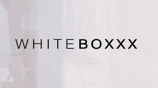 WHITEBOXXX - Jenny Doll a vékony barátnő