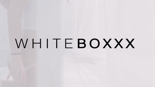 WhiteBoxxx - Leanne Lace maszturbál