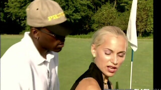 Private Interracial - Sylvia Sun a golfpályán megkúrelva
