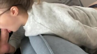 TinyTaya megdöngetve hátulról