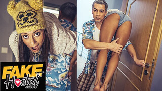 Fake Hostel Porn - Cassie Del Isla a szexy turista hölgyemény