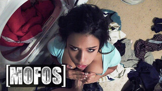 Mofos - Autumn Falls didibe és punciba baszva