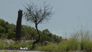 PrivateBlack - Carolina Savage análba tolva a billiárd asztalon