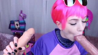 フォートナイトのスーツを着た女の子が