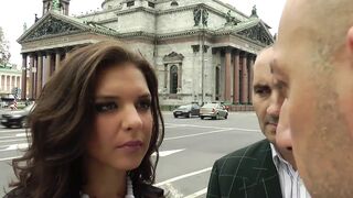 Henessy tini lány vadul élvezi Omar Galanti vastag farkát a popójában