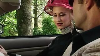 Szőke feleség három kemény farokkal ünnepli a férje titkos ajándékát a születésnapján